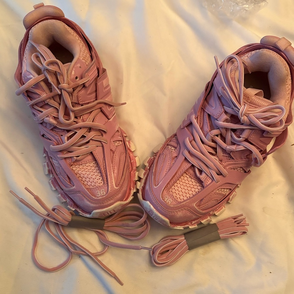 Balenciaga 'Track' Low Trainers in light pink. - Picture 9 of 9
